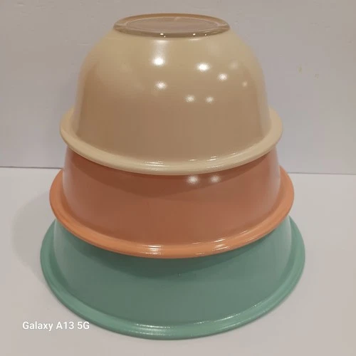 Set Of 3 VTG 1970’s PYREX Clear Bottom Pastel Nesting Mixing Bowls- 322,323,325