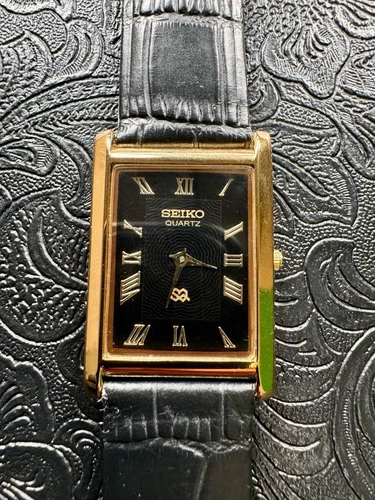 BLACK DIAL RARE Vintage Seiko Slim Quartz Men's Wrist Watch