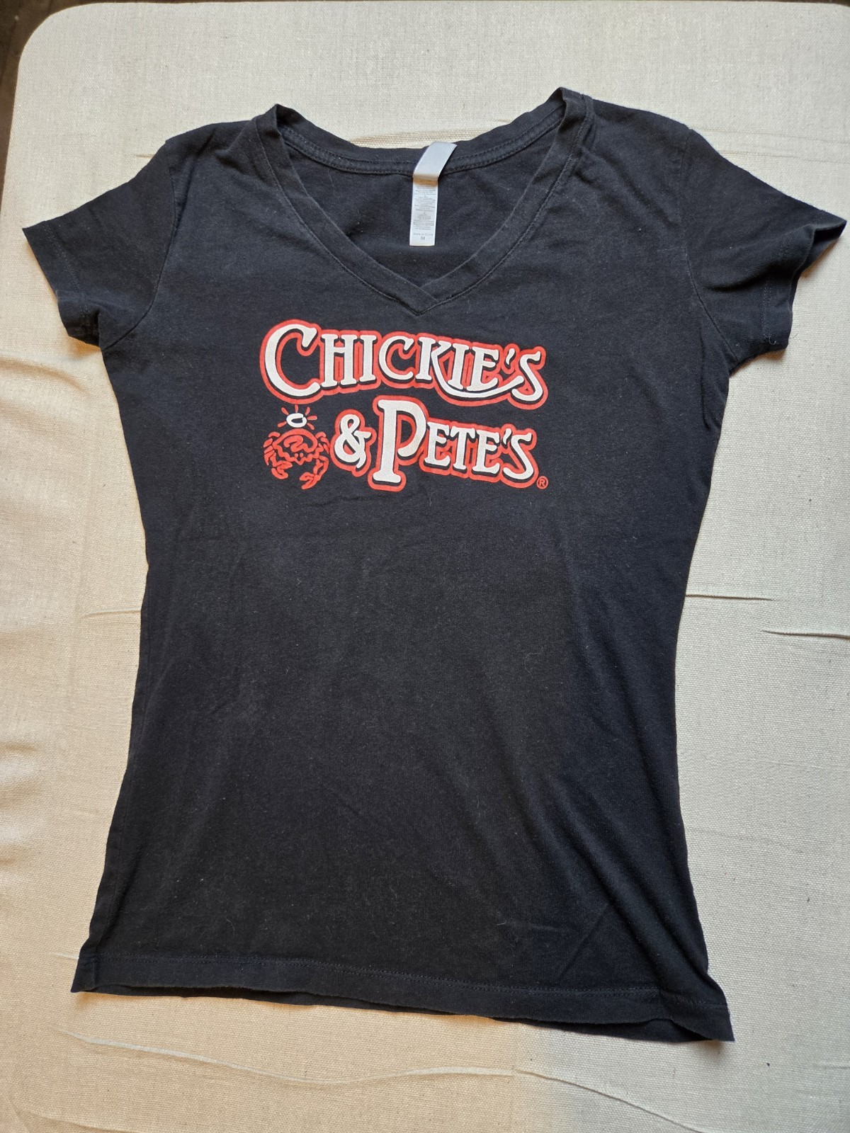 Chickie’s & Pete’s Womens Medium Black V Neck Graphic T Shirt ESPN Sports Bar...