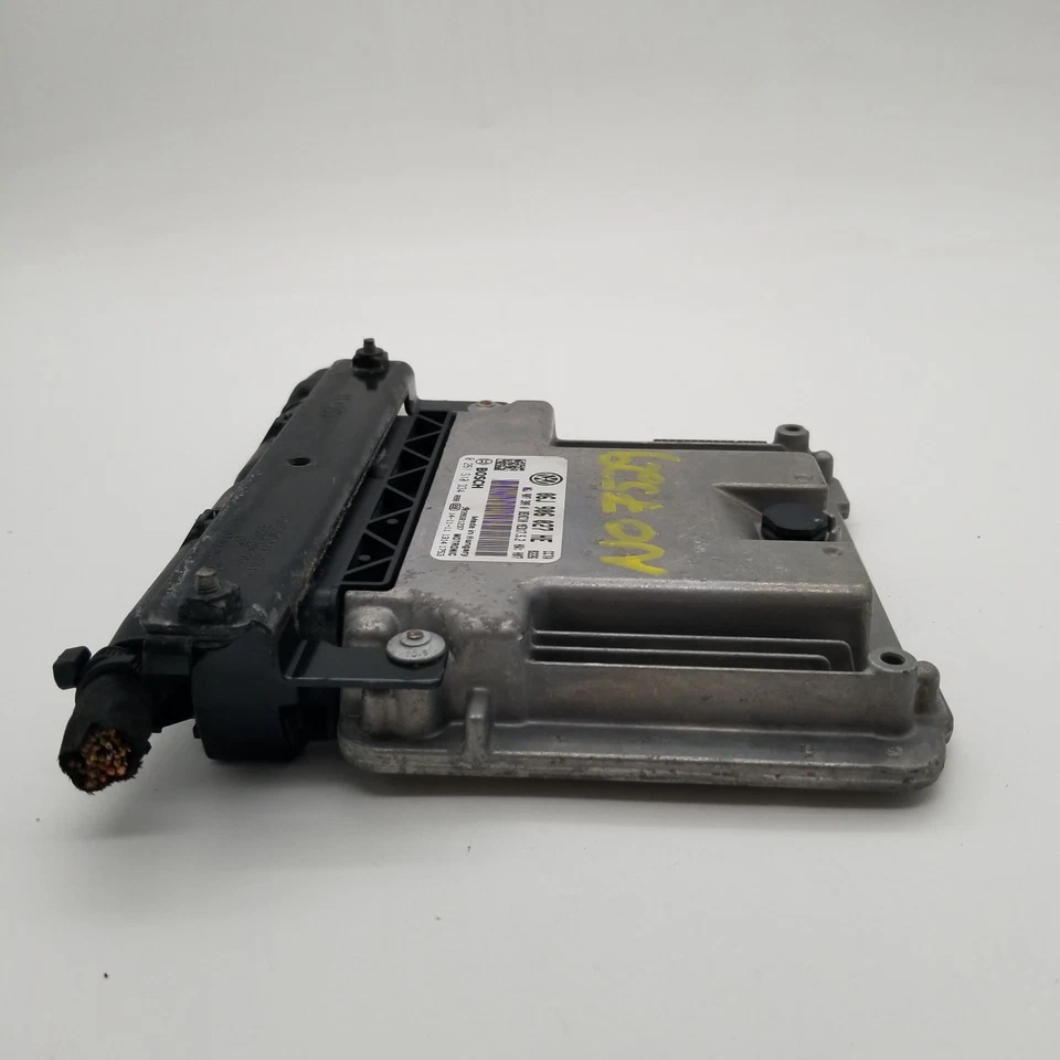 Módulo de control electrónico Volkswagen Tiguan 2014 2015 ECU 2,0 L Foto 4 de 4