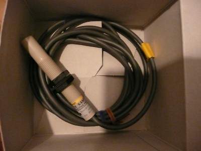 Omron E2KX4MY2 CAPACITIVE PROXIMITY SWITCH 6C838, 10 HZ MAX. DETECT DIST. 4.0 MM