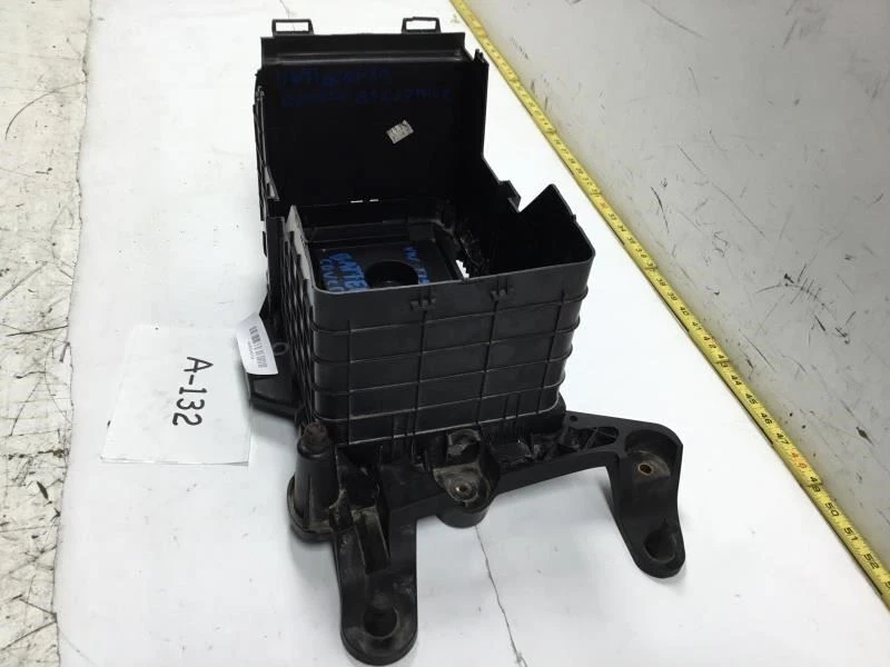 2009 VOLKSWAGEN TIGUAN 2.0 TSI BATTERY TRAY BOX HOLDER PANEL OEM+ - Image 3 of 4