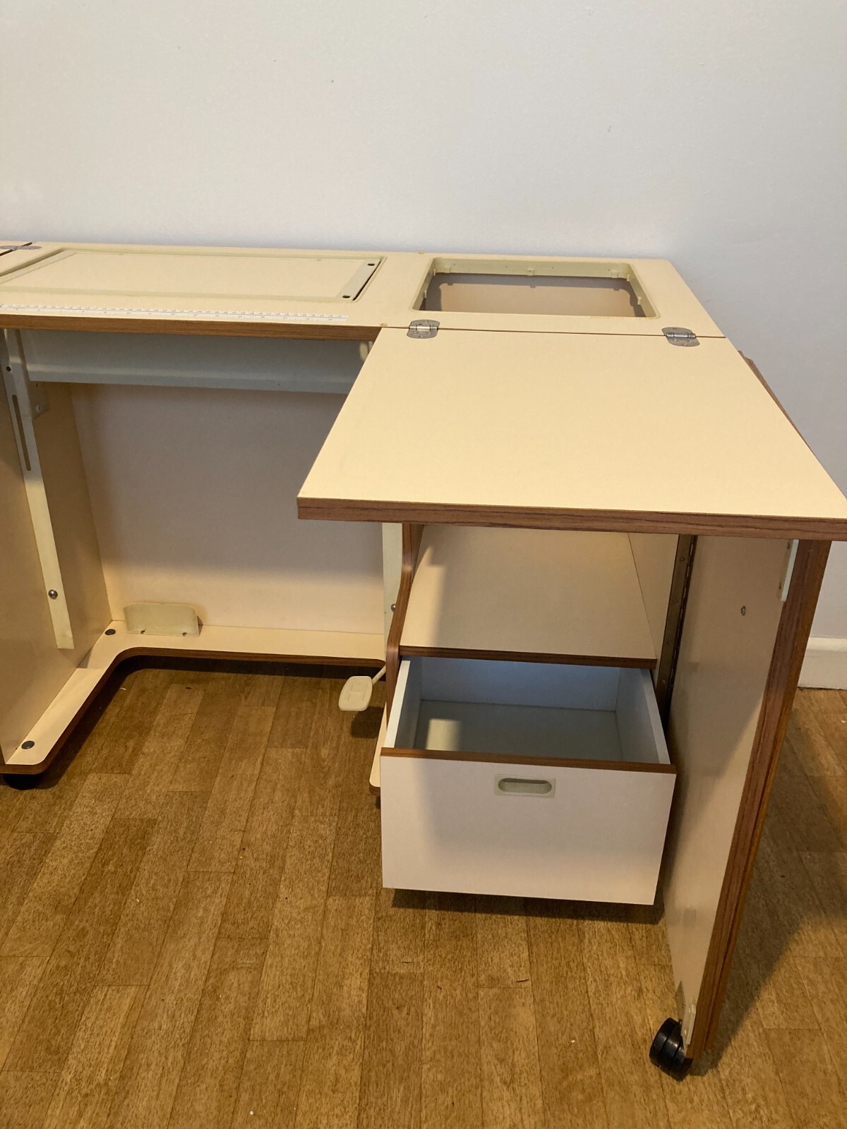 Horn Sewing Machine workstation Model no EC2 eBay