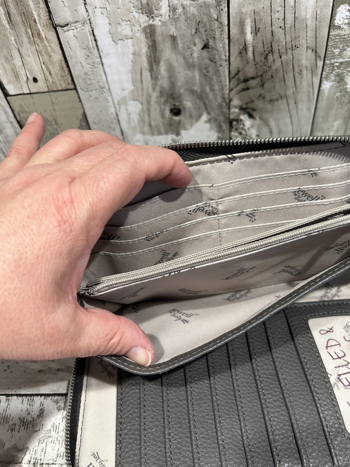 Jewell Wallet By Thirty One Gray Reptile Design Zipper Closure Multiple