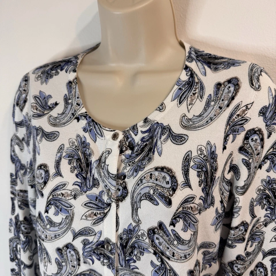 WHBM White House Black Market Cardigan Sweater M White Blue Paisley 3/4 Sleeve - Image 2 of 4