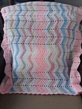 Coperta afgana/bambino all'uncinetto; punto increspato fatto a mano con motivo Chevron; 42"x 51"