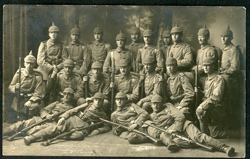 German WW1 Photo - Regiment 87 Soldiers In Spike Helmets Mauser G98 Battle Rifle