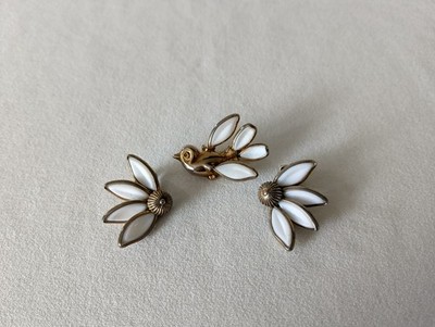 Alfred Philippe Trifari Petalette Bird Brooch & Clip Earrings Set   1949