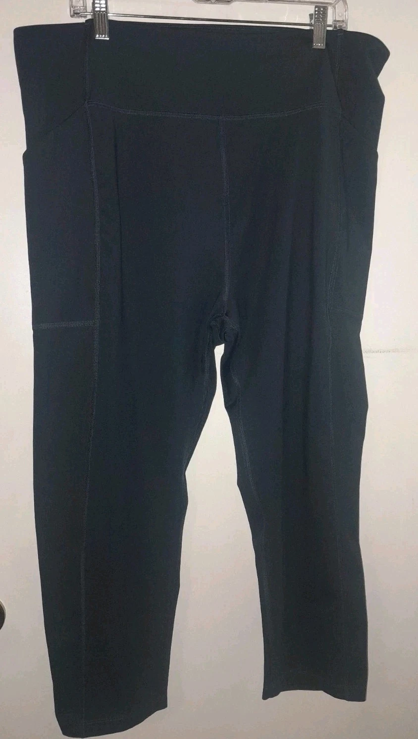girlfriend-collective high rise compressive capri w pockets leggings