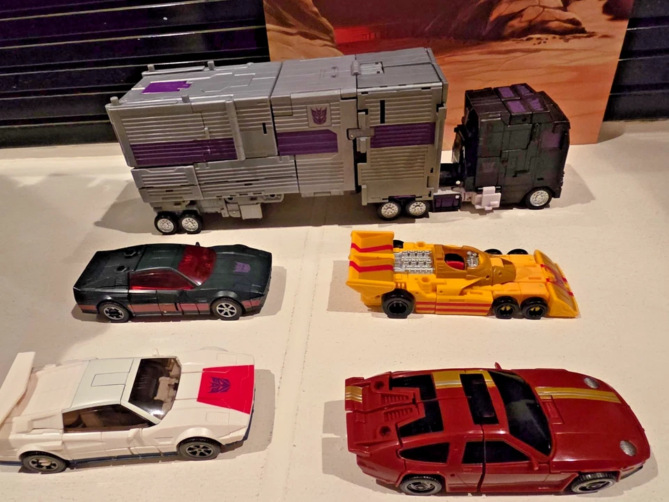 变形金刚 Legacy Menasor & DNK-38 升级套件安装大型剑手指 — 第 2/4 张图片