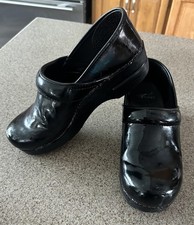 DANSKO XP 2.0 Women  s Size 39 8.5-9 Non Slip Clogs Black Patent Leather Scuffs