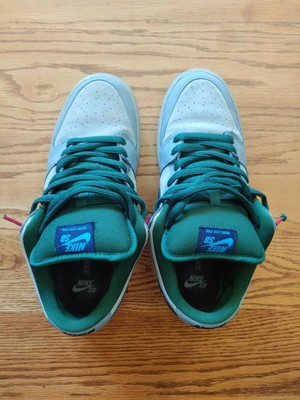 nike sb dunk low maple leaf