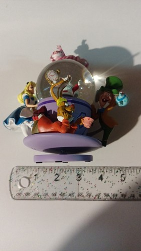VERY RARE RESIN FIGURINE SNOWGLOBE DISNEYLAND ALICE IN WONDERLAND NEW - Picture 8 of 9