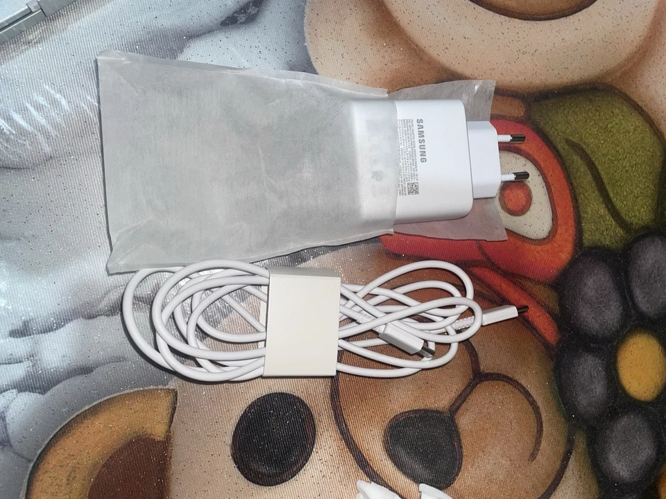 Samsung Galaxy Chromebook Go 14" (64GB eMMC, Intel Celeron N, 2,80 GHz, 4GB)... - Immagine 4 di 4