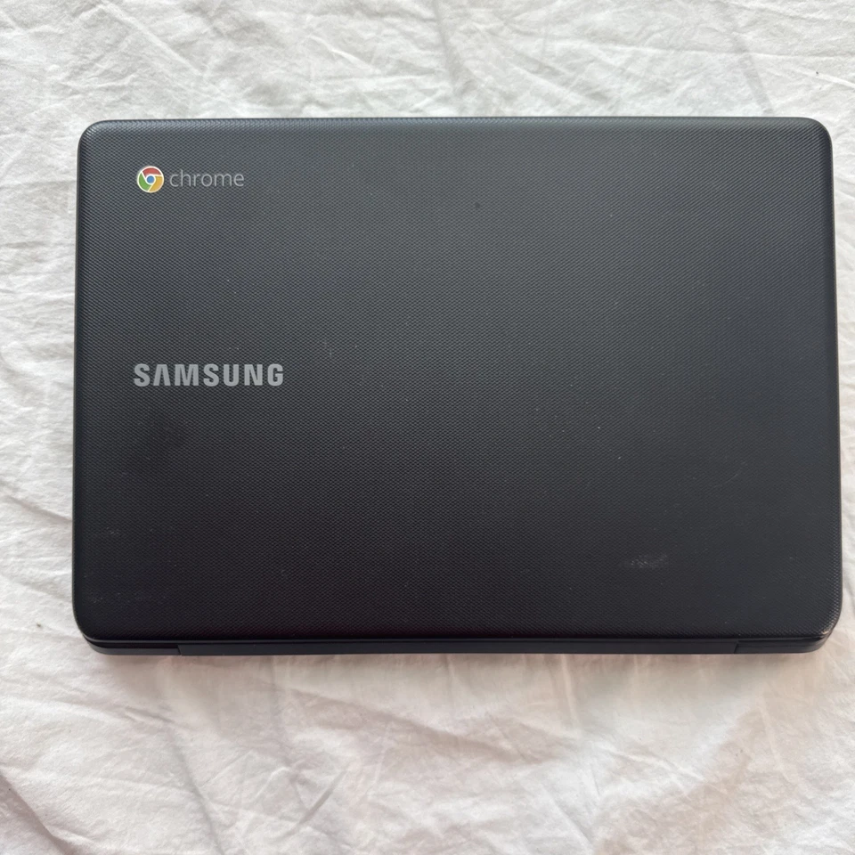 Samsung ChromeBook 3 11,6" (16GB de armazenamento, 2 GB de RAM, Intel Celeron) XE500C13 034 - Imagem 4 de 4