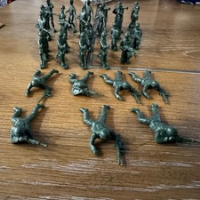 Green Plastic Army Men Action Figures Lot of 30 Pieces About 2"