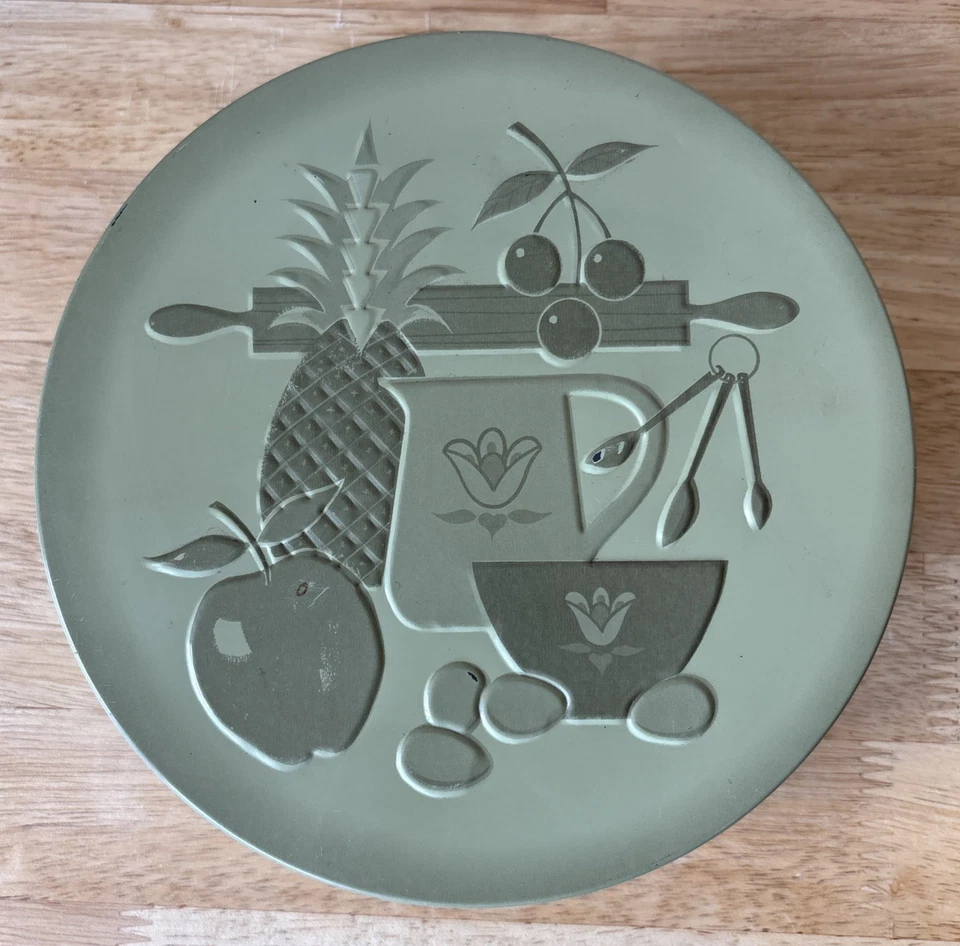 Lata de oliva Chicago de metal de 7 pulgadas con rueda de rastreo Dritz y suministros de costura Foto 4 de 4