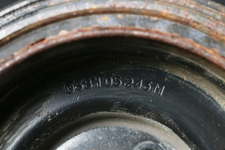 Vibration Damper 038105243M VW Audi A1-A6 Q3 8U Q5 Tt 8J 1.6 2.0TDI 58.549km - Image 4 of 4