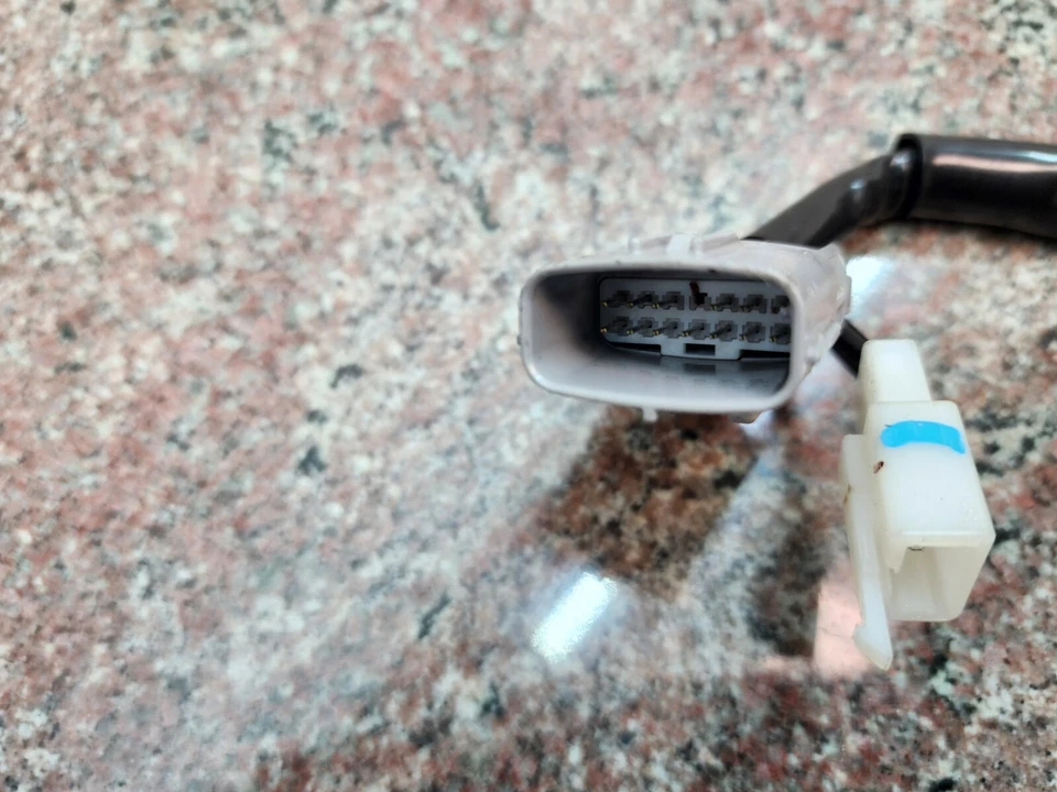 Interruptor de manillar izquierdo Aprilia RSV4 Tuono RF 2021-2024 OEM 2D000548 Foto 4 de 4