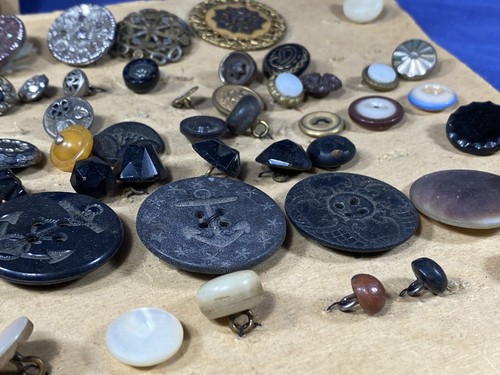 131 Antique & Vintage Button Collection ~ Many Different Pieces, Use, Collect! - Picture 21 of 24