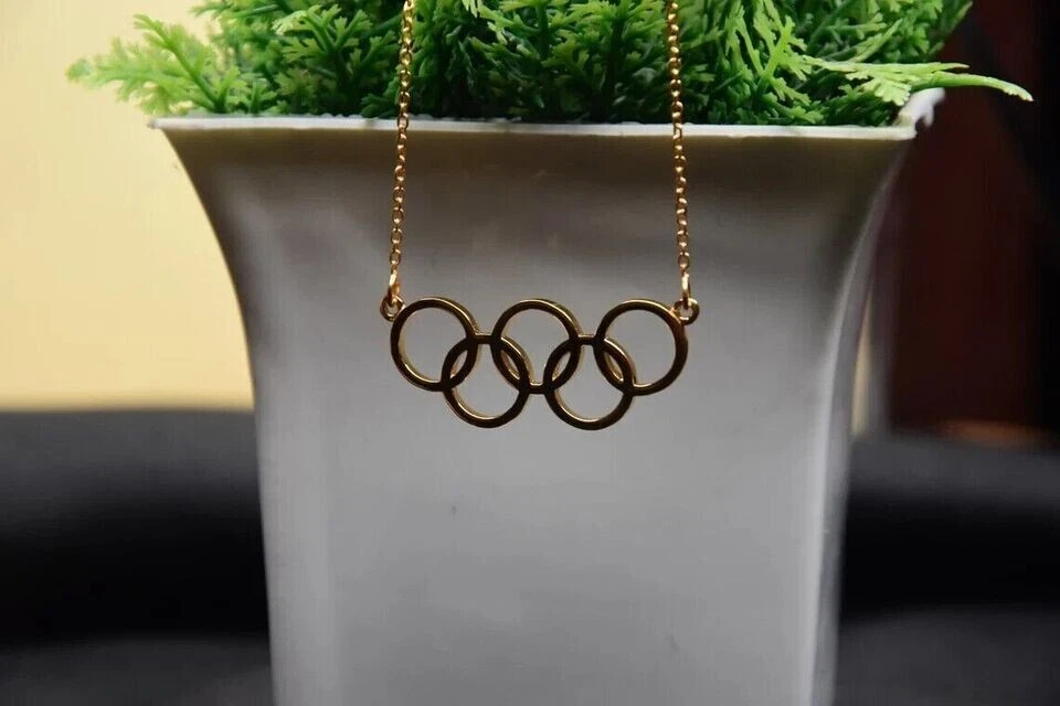 Collar Olímpico Chapado en Oro Amarillo 14K Plata Colgante Deportivo Olímpico. Foto 3 de 4