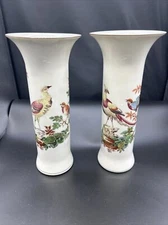 PAIR MOTTAHEDEH Chelsea Birds 11” Porcelain Trumpet Vases WILLIAMSBURG