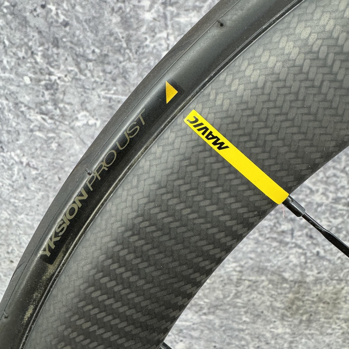 Mavic Cosmic Pro Carbon 700C 完組ホイール Mavic Cosmic Pro Carbon 完組ホイール 700C 【公式通販】