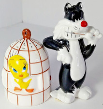 Warner Bros. Sylvester & Tweety Bird Salt & Pepper Shakers Hand Painted Vintage