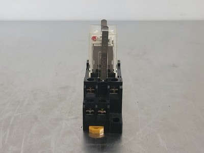 Omron IEC225 10 Amp Ice Cube Power LY2N-AC110/120 Relay w/ Relay Socket