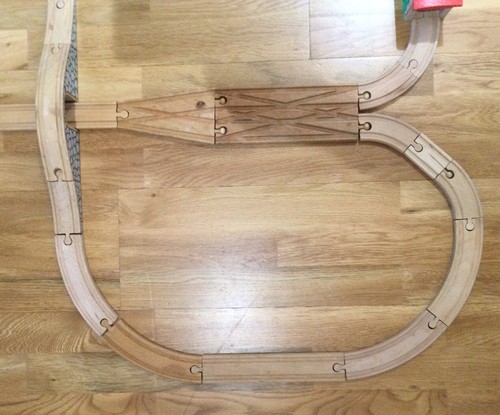 THOMAS & FREUNDE HOLZEISENBAHN Tunnel Brücke Schuppen Set KOSTENLOSER VERSAND - Bild 7 von 9