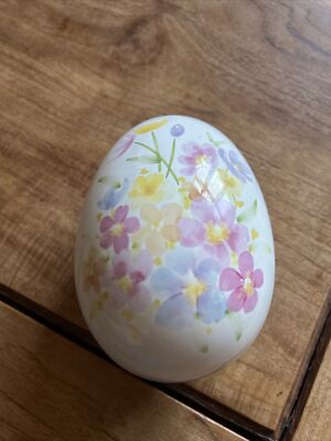 Wunderschönes blumiges Keramik Osterei Schmuckstück/Geschenk