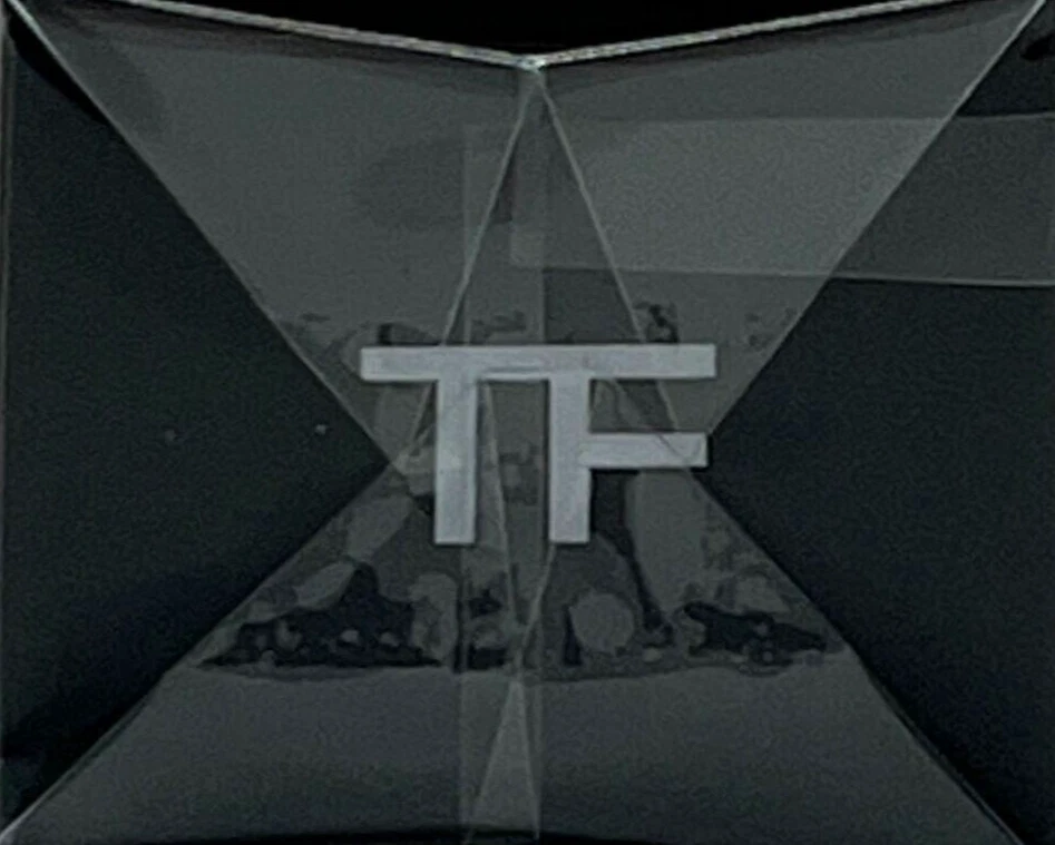 TOM FORD OMBRE CANETA SPRAY PERFUME COURO UNISSEX 0,34 Oz/10 ml TAMANHO VIAGEM!!! - Imagem 4 de 4