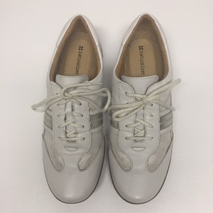 naturalizer walking shoes