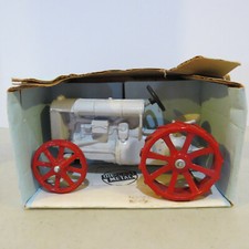 Ertl Fordson Model "F" Tractor made in USA 1/16 FD-804-8241-B2