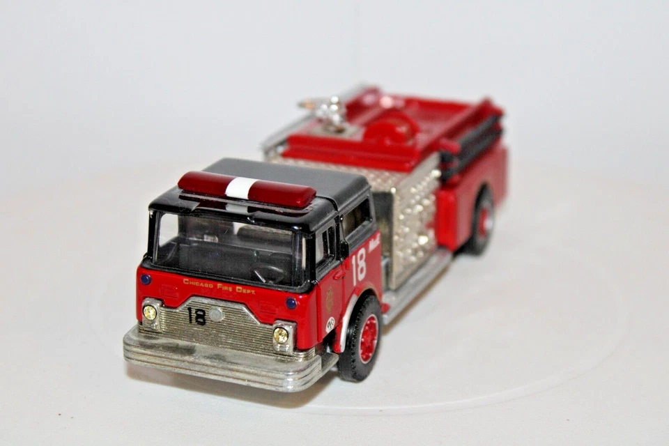 Corgi Classics #98484 Mack CF Pumper - Chicago - Image 4 of 4