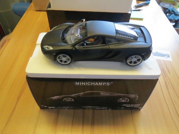 Mclaren MP4-12C 2011 Matt Grau Grey Minichamps 1:18 Limited Edition-image