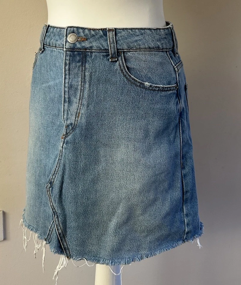 Ladies Denim mini Skirt Size 10 - Image 3 of 4
