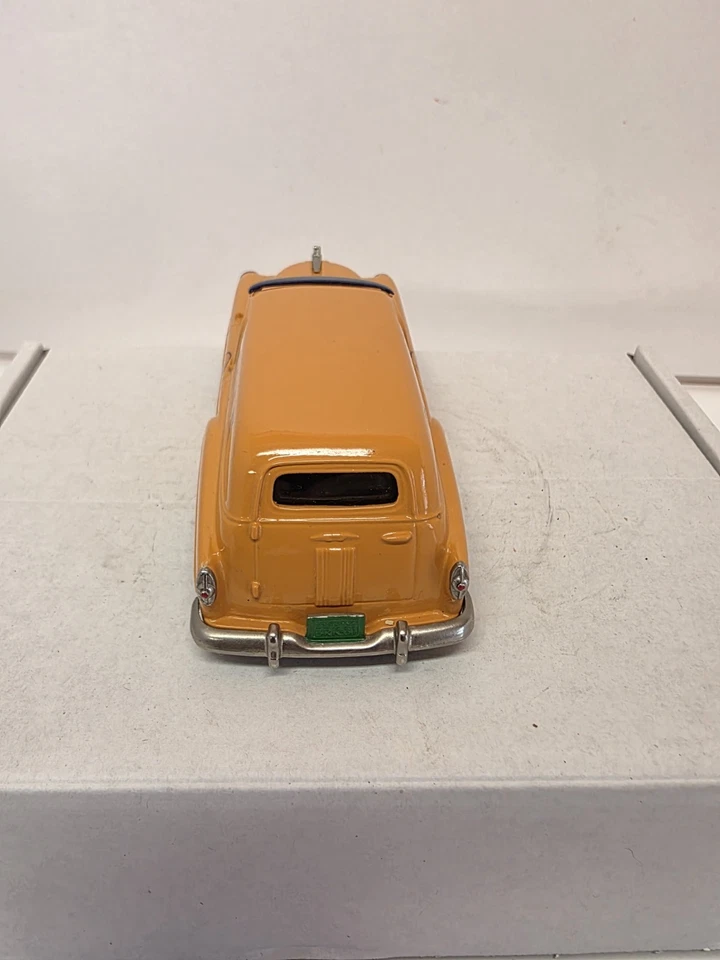 Brooklin Models No. 31 - 1953 Pontiac Sedan Delivery - Gulf Oil - Image 3 of 4