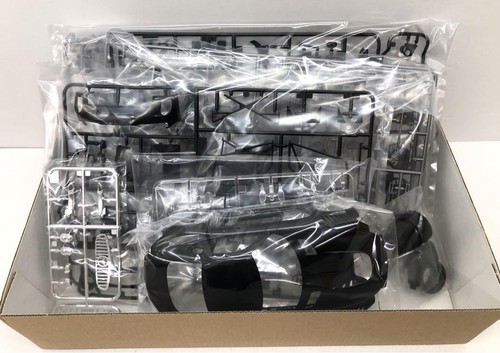 Tamiya 1/24 Leon Kustus AMG Sports Car Model Kit Unassembled New - Picture 4 of 4