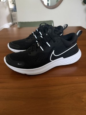 Nike React Miler 2 Sneakers Womens 10 Black /White  CW7136-001 18A