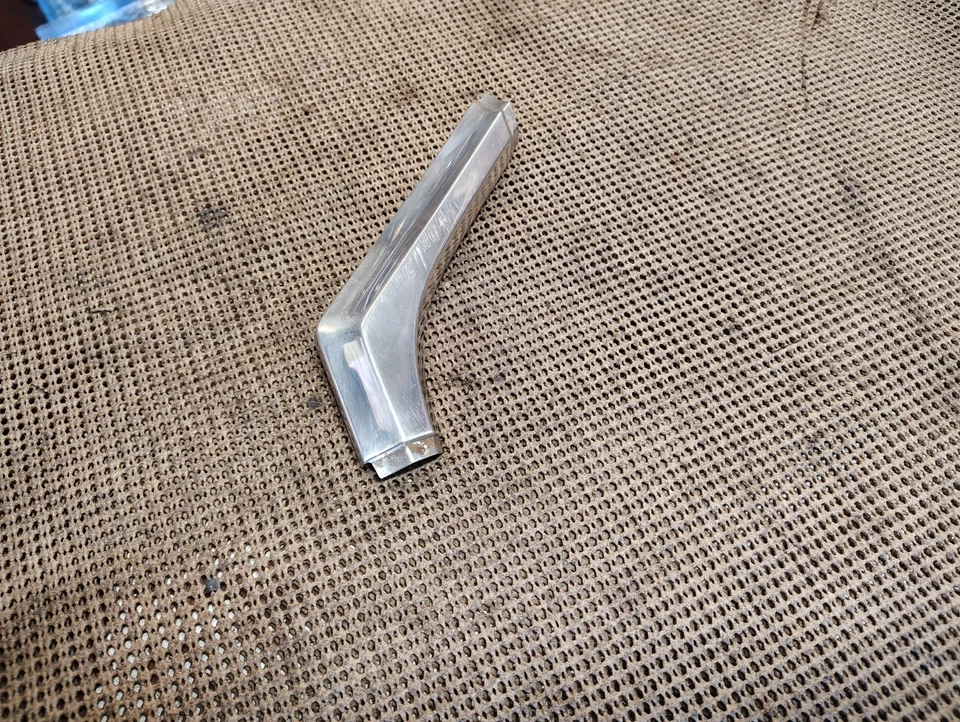 Buick Wildcat 1965 LeSabre LH guardabarros delantero esquina moldura lateral palo de hockey Foto 2 de 4