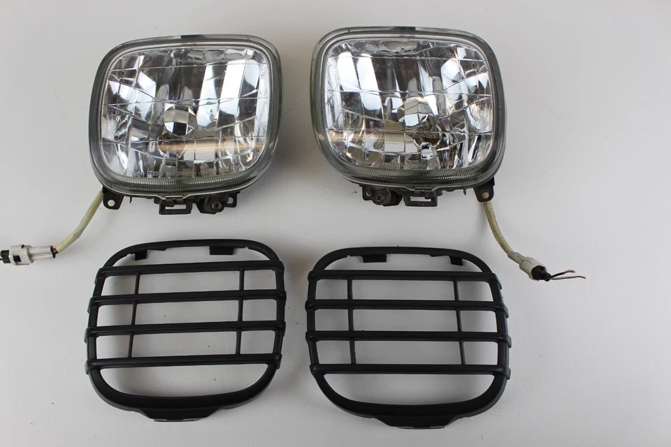 Par de luces antiniebla Subaru Forester 2001-2002 con cubiertas de rejilla izquierda y derecha Foto 3 de 4