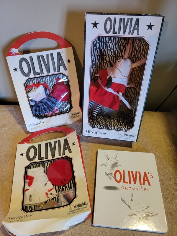 Olivia Pig Vinyl Doll With 2 Outfits And Book