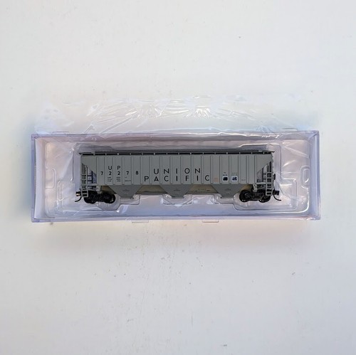 Tolva de 3 bahías InterMountain 65326-xx escala N 4750 pies cúbicos con lados acanalados - Union Pacific | Zustand: New