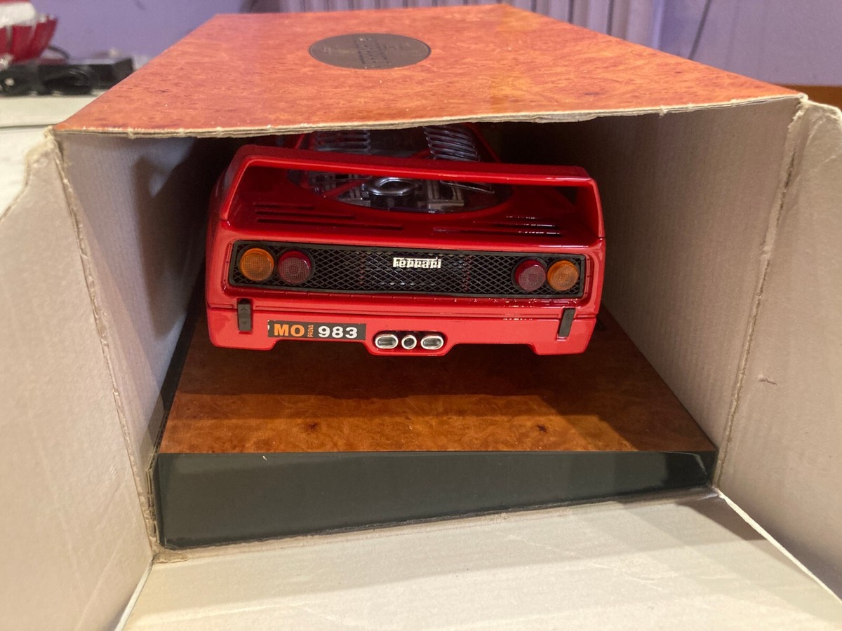 NEW iconic sports car Bburago Ferrari F40 rare in similar briar
