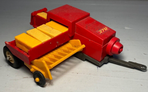 Britains Farm Toys New Holland Hay Baler Trailer 5 x Hay Bales For Restoration