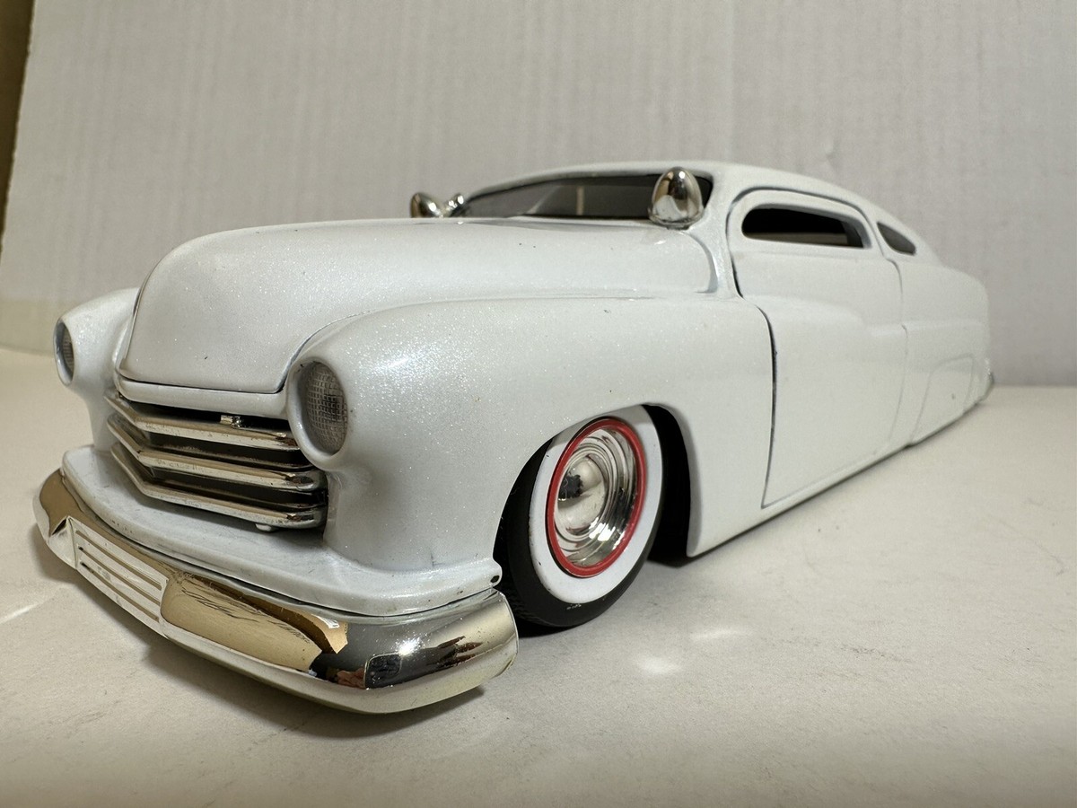 JADA DUB CITY 1951 MERCURY WHITE 1:24 DIECAST MODEL CAR NEW