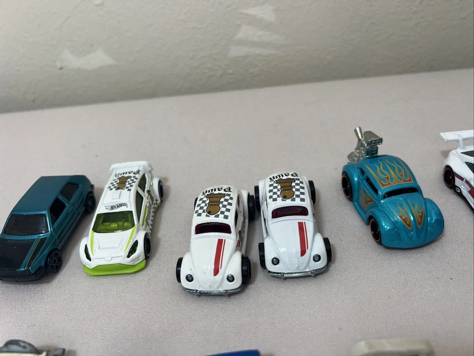 Hot Wheels Lote Suelto De 19 VW Cadillac Thunderbird Classic Matchbox Foto 4 de 4