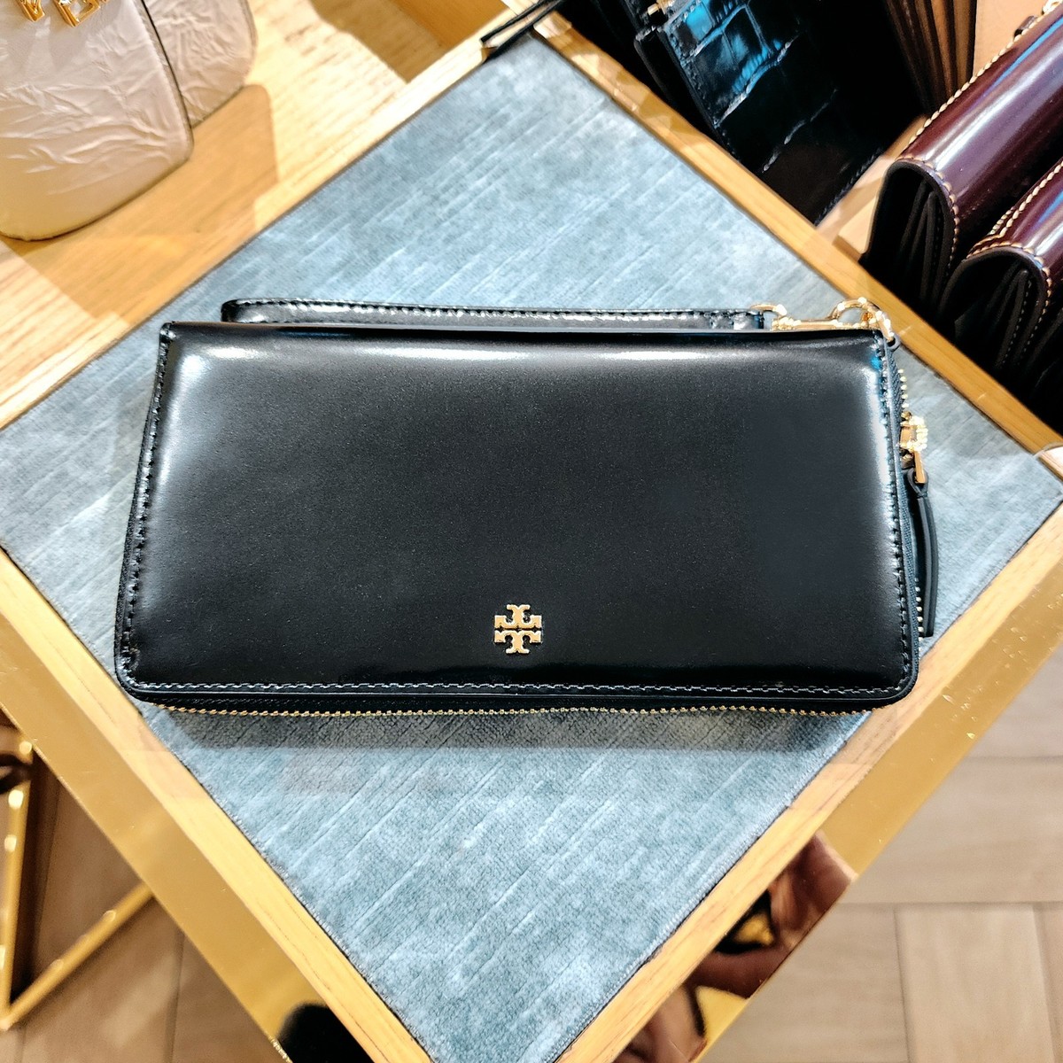 ハッットリ New Tory Burch Emerson Smooth Black Leather Wristlet Continental