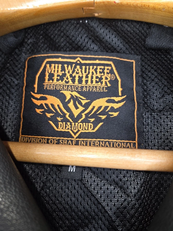 Chaqueta de moto de cuero Milwaukee para mujer talla mediana Foto 3 de 4